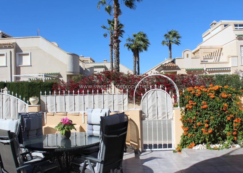 3 sypialnia Dom na sprzedaż w Villamartin z basenem garażem - 239 000 € (Ref: 9631798)