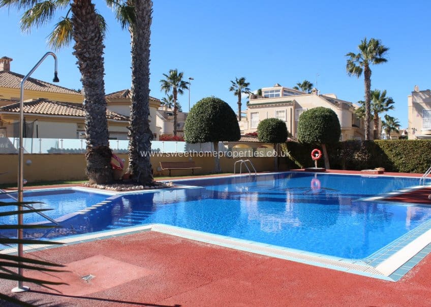 3 sypialnia Dom na sprzedaż w Villamartin z basenem garażem - 239 000 € (Ref: 9631798)