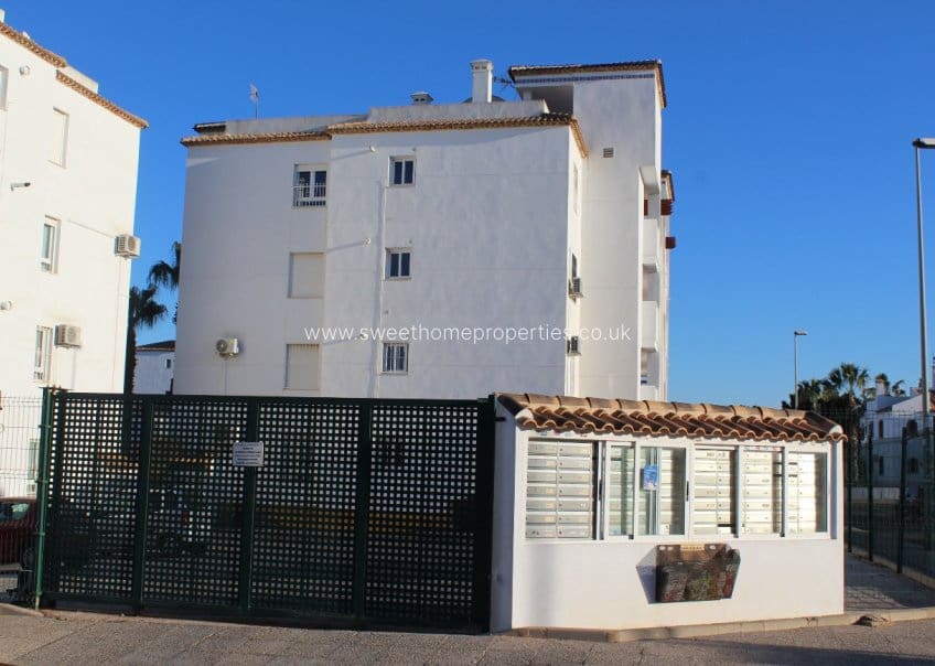 2 soveværelse Penthouse til salg i Villamartin med swimmingpool garage - € 229.900 (Ref: 9631800)