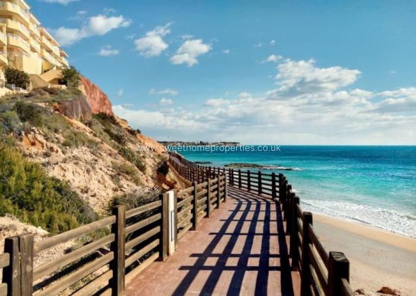 2 soveværelse Penthouse til salg i Villamartin med swimmingpool garage - € 229.900 (Ref: 9631800)