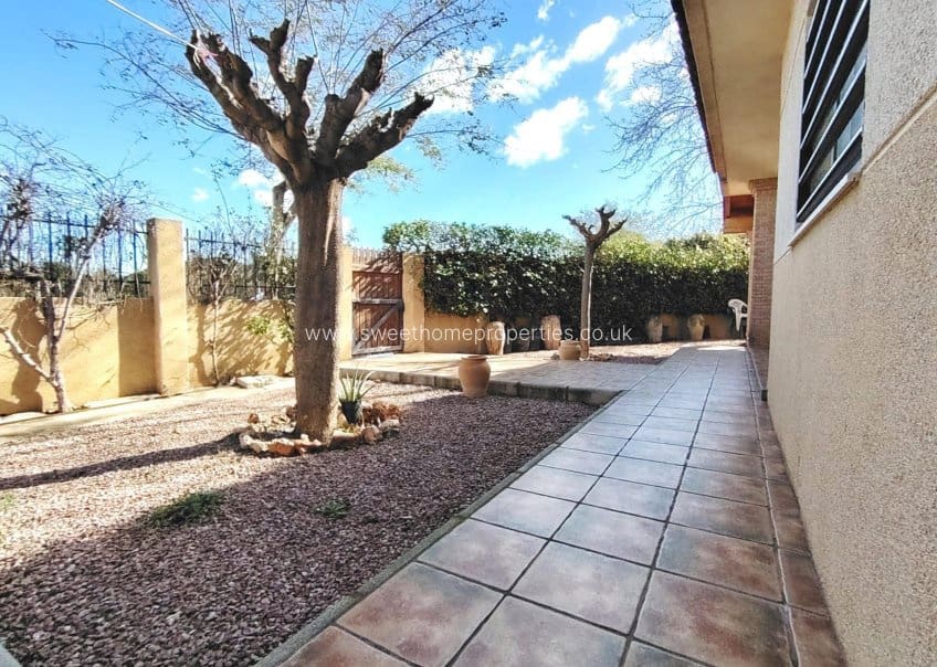 3 soveværelse Villa til salg i Orito med swimmingpool garage - € 375.000 (Ref: 9634721)