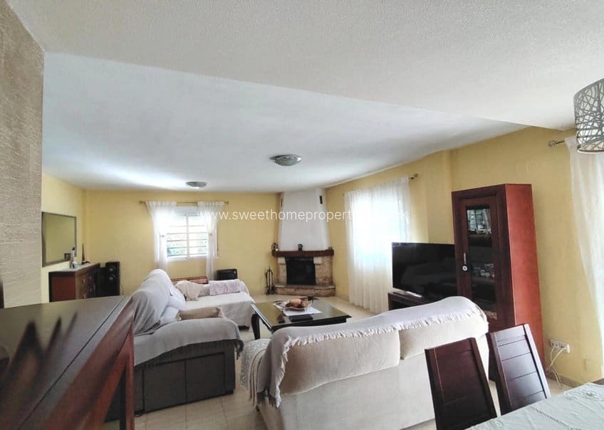 3 bedroom Villa for sale in Orito with pool garage - € 375,000 (Ref: 9634721)