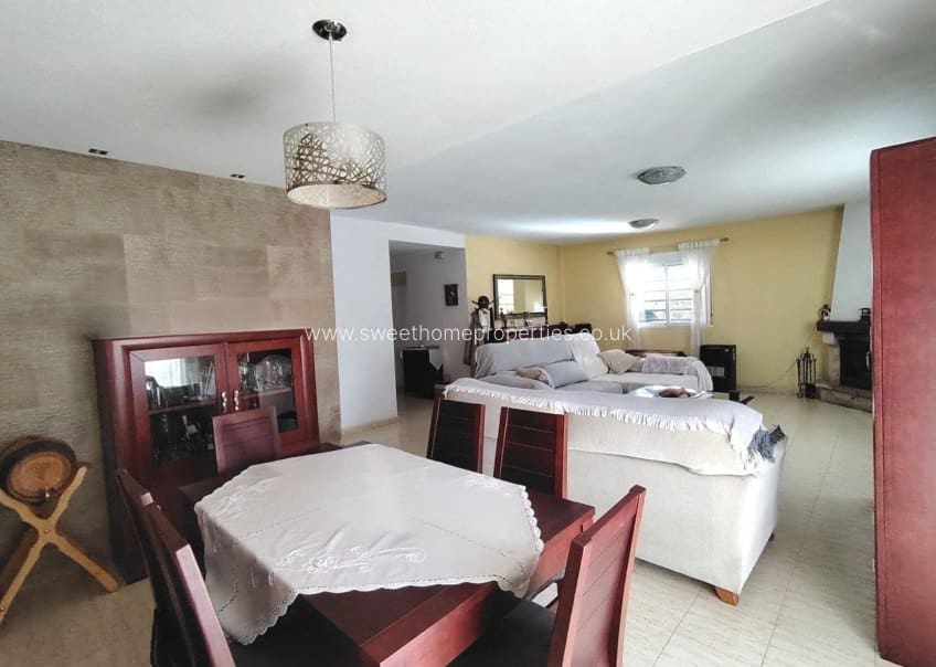 3 bedroom Villa for sale in Orito with pool garage - € 375,000 (Ref: 9634721)