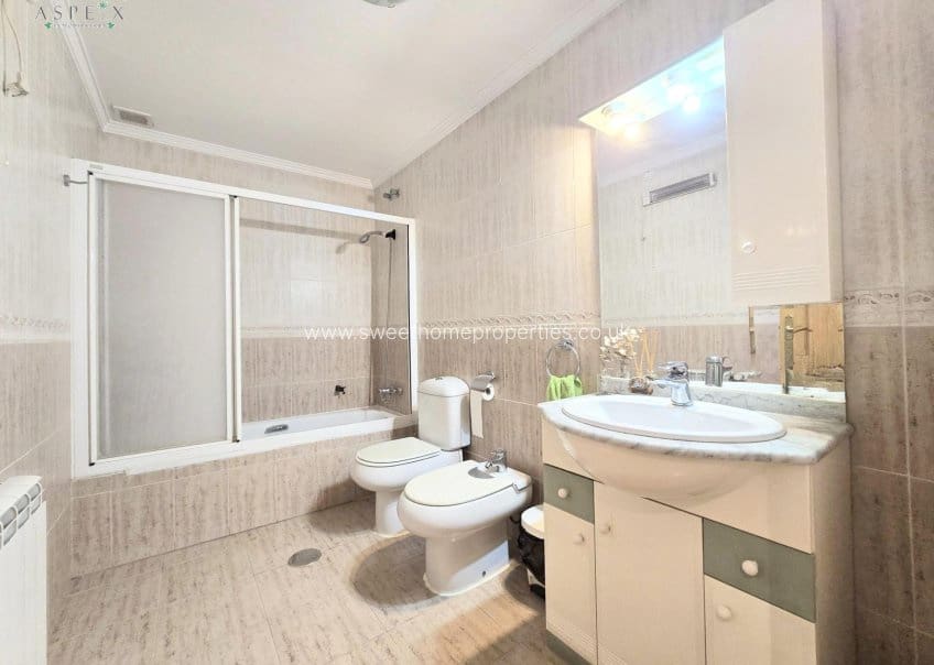 5 slaapkamer Huis te koop in Monovar / Monover met garage - € 195.000 (Ref: 9635023)