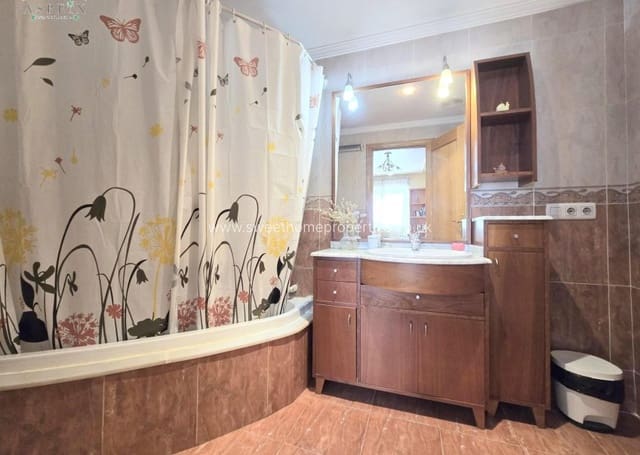 5 slaapkamer Huis te koop in Monóvar / Monóver met garage - € 195.000 (Ref: 9635023)