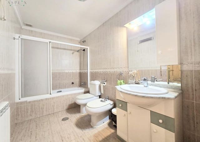 5 slaapkamer Huis te koop in Monóvar / Monóver met garage - € 195.000 (Ref: 9635023)