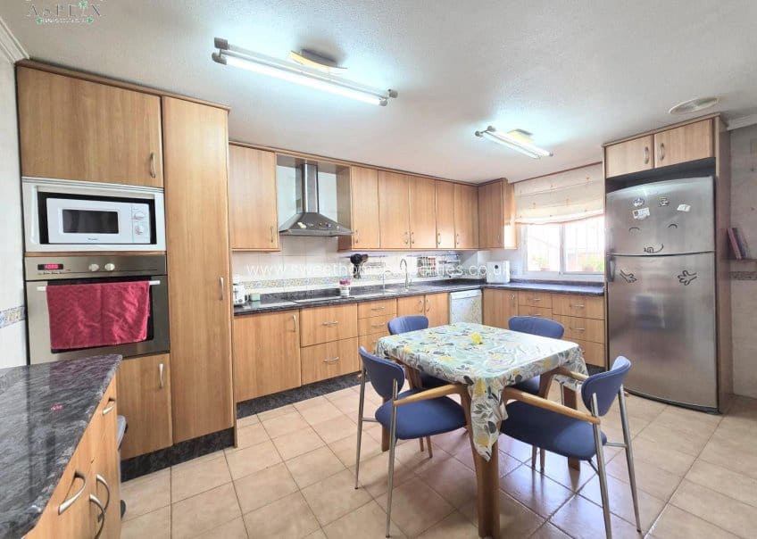 5 slaapkamer Huis te koop in Monovar / Monover met garage - € 195.000 (Ref: 9635023)