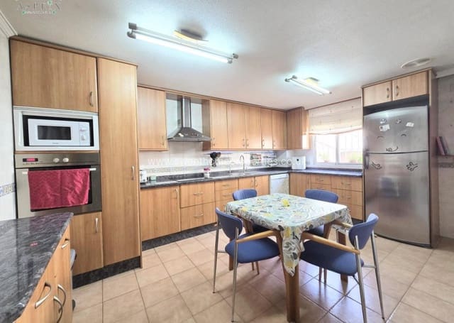 5 slaapkamer Huis te koop in Monóvar / Monóver met garage - € 195.000 (Ref: 9635023)