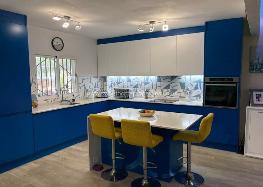 Finca/Casa Rural de 4 habitaciones en Elche / Elx en venta con piscina garaje - 299.950 € (Ref: 9643402)