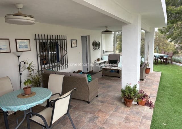 Finca/Casa Rural de 4 habitaciones en Peña de las Águilas, Elche / Elx en venta con piscina garaje - 299.950 € (Ref: 9643402)