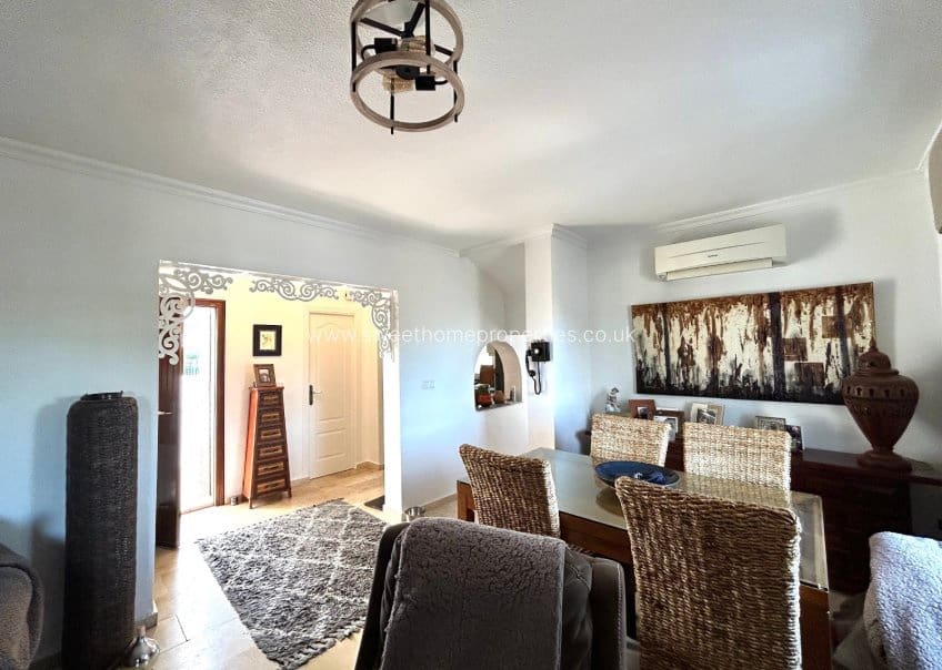 3 quarto Moradia para venda em Villamartin com piscina garagem - 359 500 € (Ref: 9646165)