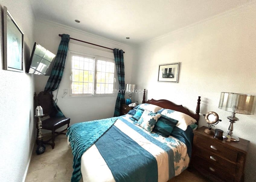 3 quarto Moradia para venda em Villamartin com piscina garagem - 359 500 € (Ref: 9646165)