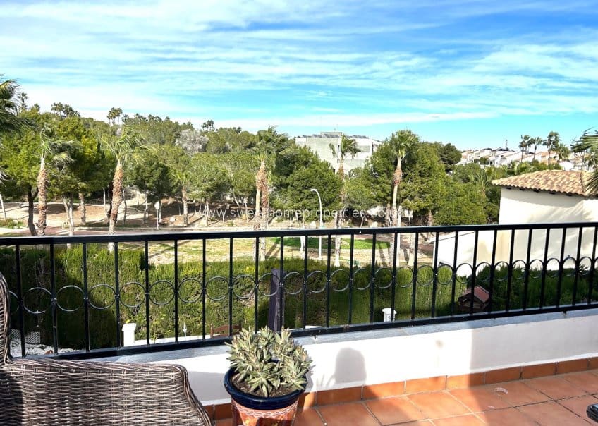 3 quarto Moradia para venda em Villamartin com piscina garagem - 359 500 € (Ref: 9646165)