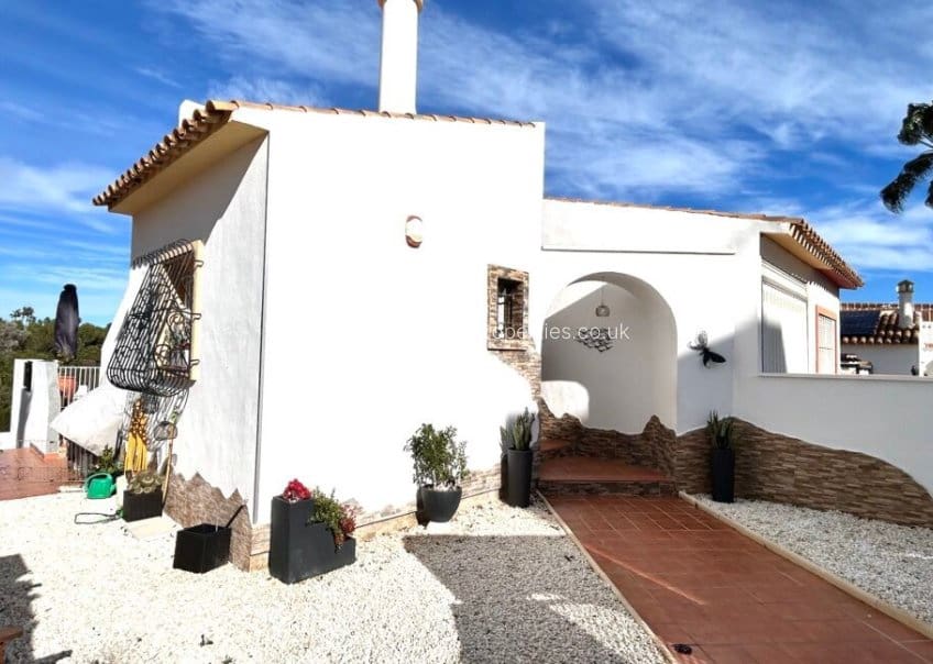 3 quarto Moradia para venda em Villamartin com piscina garagem - 359 500 € (Ref: 9646165)