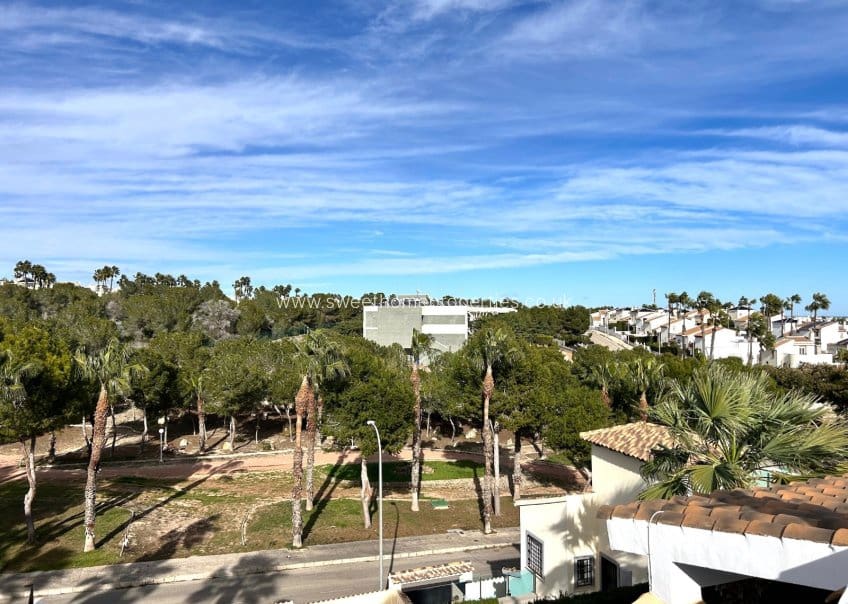 3 quarto Moradia para venda em Villamartin com piscina garagem - 359 500 € (Ref: 9646165)