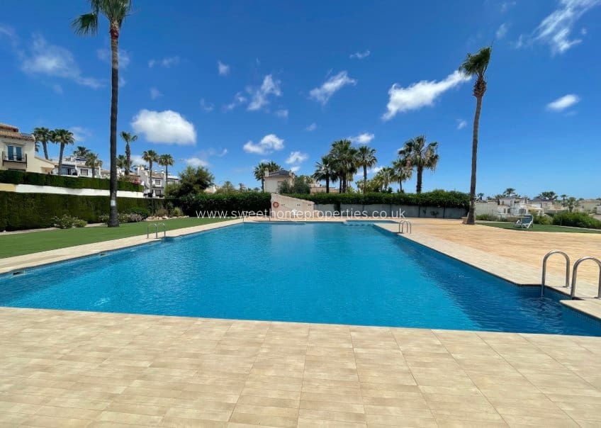 3 quarto Moradia para venda em Villamartin com piscina garagem - 359 500 € (Ref: 9646165)