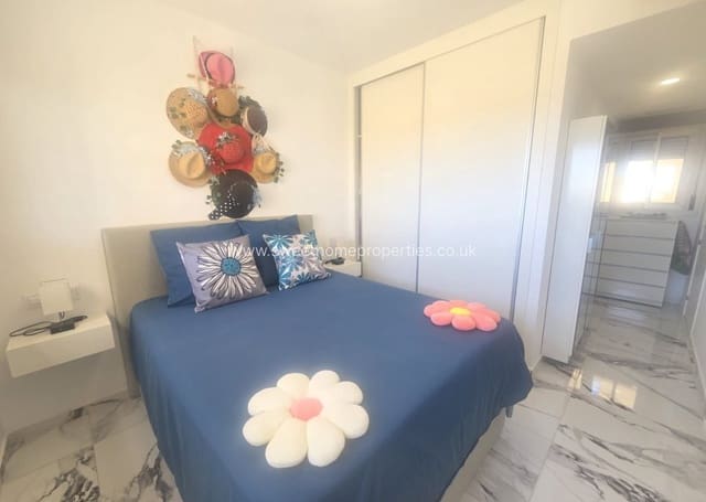 2 soverom Leilighet til salgs i Villamartin, Orihuela med svømmebasseng garasje - € 315 000 (Ref: 9653164)