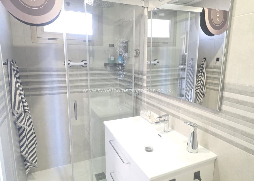 2 bedroom Apartment for sale in Villamartin with pool garage - € 315,000 (Ref: 9653164)