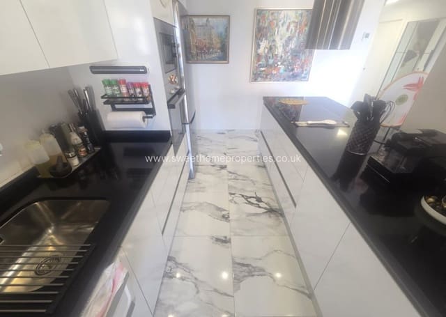 2 soverom Leilighet til salgs i Villamartin, Orihuela med svømmebasseng garasje - € 315 000 (Ref: 9653164)