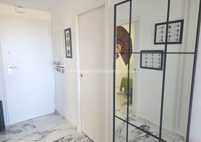 2 soverom Leilighet til salgs i Villamartin, Orihuela med svømmebasseng garasje - € 315 000 (Ref: 9653164)