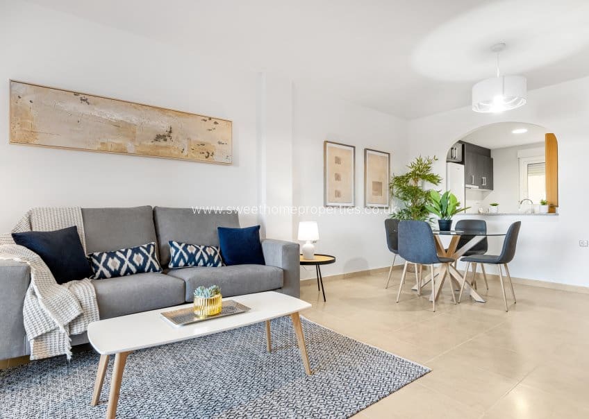 2 Zimmer Apartment zu verkaufen in Cabo Roig mit Pool - 186.500 € (Ref: 9665508)