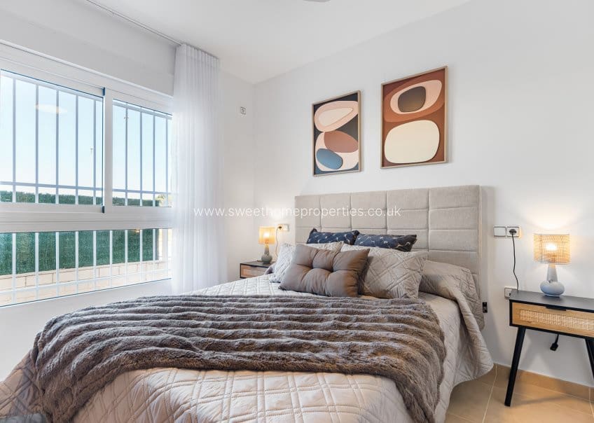 2 Zimmer Apartment zu verkaufen in Cabo Roig mit Pool - 186.500 € (Ref: 9665508)