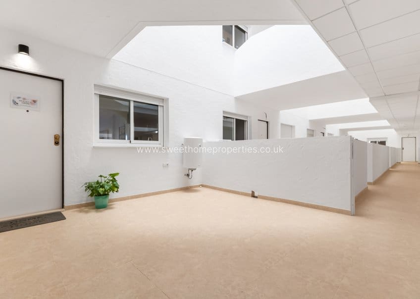 2 Zimmer Apartment zu verkaufen in Cabo Roig mit Pool - 186.500 € (Ref: 9665508)