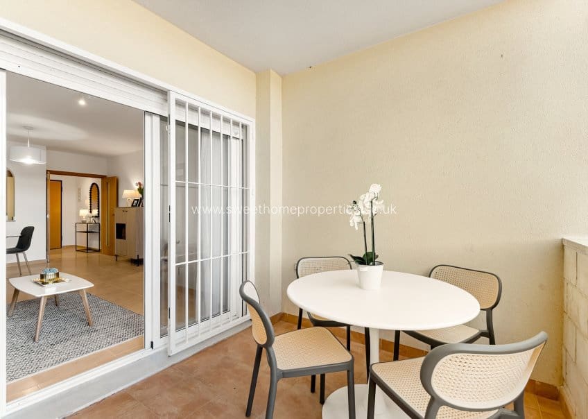 2 Zimmer Apartment zu verkaufen in Cabo Roig mit Pool - 186.500 € (Ref: 9665508)