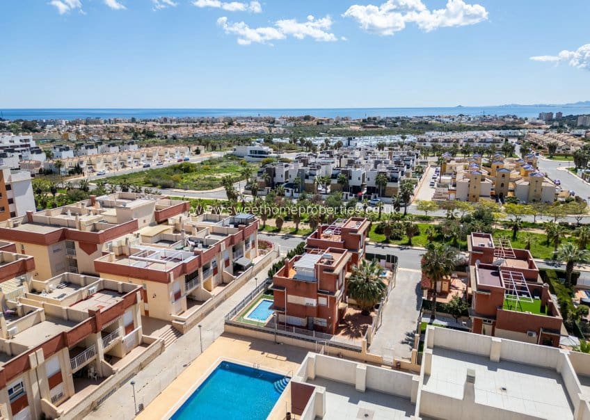 2 Zimmer Apartment zu verkaufen in Cabo Roig mit Pool - 186.500 € (Ref: 9665508)