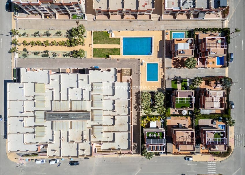 2 Zimmer Apartment zu verkaufen in Cabo Roig mit Pool - 186.500 € (Ref: 9665508)