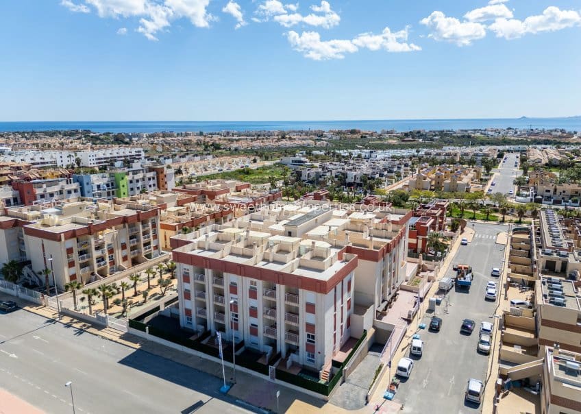 2 soveværelse Lejlighed til salg i Cabo Roig med swimmingpool - € 179.500 (Ref: 9665509)