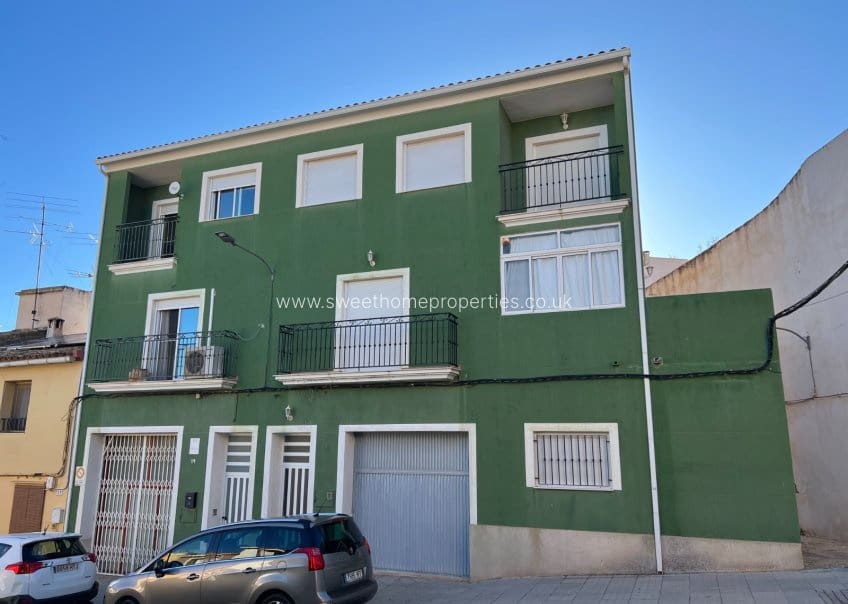 3 bedroom Townhouse for sale in Hondon de las Nieves with garage - € 171,000 (Ref: 9699111)