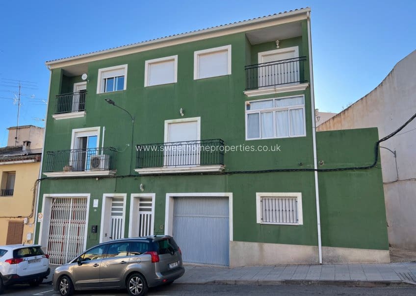 3 bedroom Townhouse for sale in Hondon de las Nieves with garage - € 171,000 (Ref: 9699111)