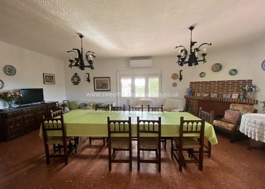 4 soveværelse Finca/Landehus til salg i Sax med swimmingpool garage - € 345.000 (Ref: 9715589)