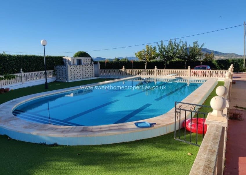 4 soveværelse Finca/Landehus til salg i Sax med swimmingpool garage - € 345.000 (Ref: 9715589)