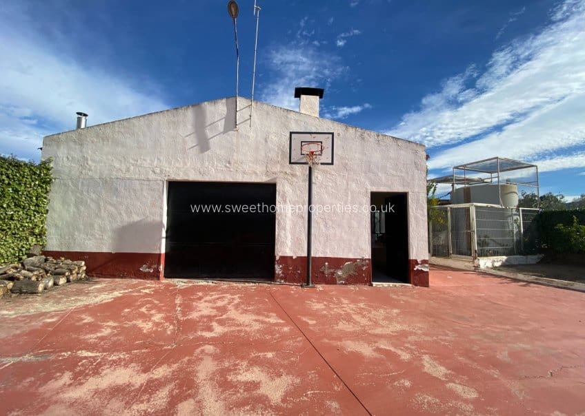 4 soveværelse Finca/Landehus til salg i Sax med swimmingpool garage - € 345.000 (Ref: 9715589)