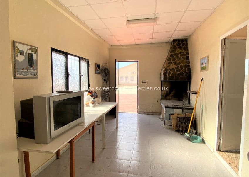 4 soveværelse Finca/Landehus til salg i Sax med swimmingpool garage - € 345.000 (Ref: 9715589)