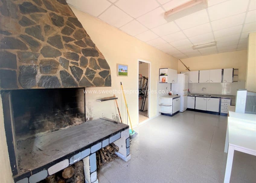 4 soveværelse Finca/Landehus til salg i Sax med swimmingpool garage - € 345.000 (Ref: 9715589)