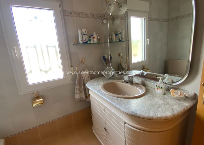 4 soveværelse Finca/Landehus til salg i Sax med swimmingpool garage - € 345.000 (Ref: 9715589)