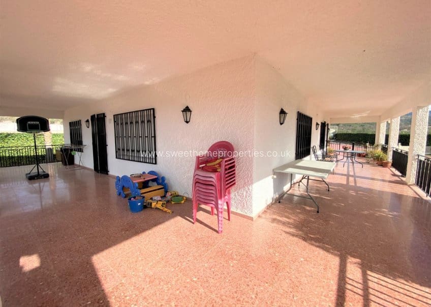 4 soveværelse Finca/Landehus til salg i Sax med swimmingpool garage - € 345.000 (Ref: 9715589)