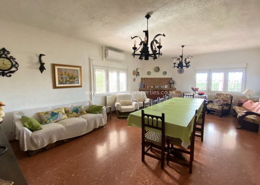 4 soveværelse Finca/Landehus til salg i Sax med swimmingpool garage - € 345.000 (Ref: 9715589)