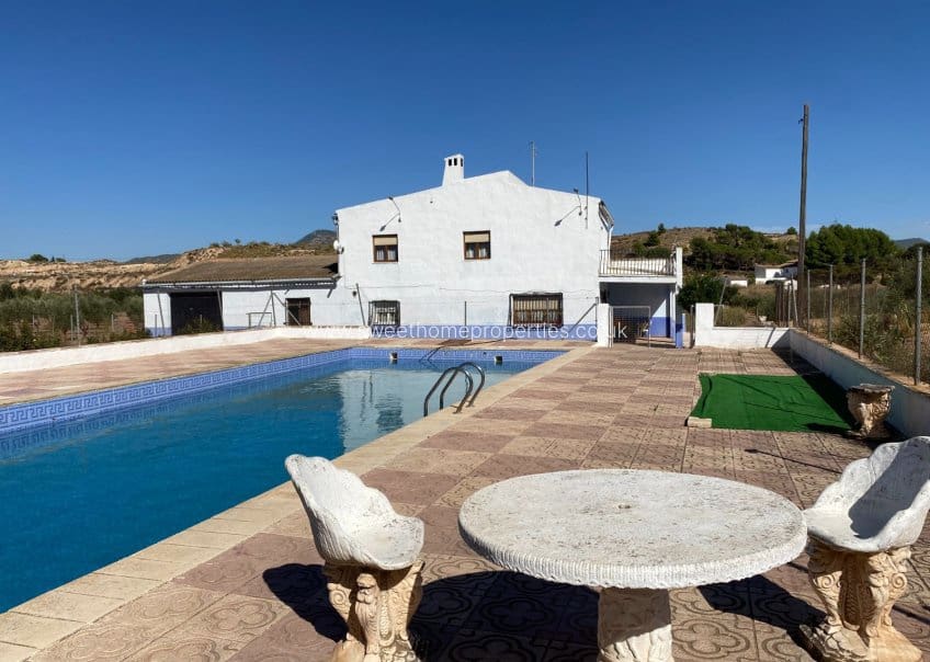 4 soveværelse Finca/Landehus til salg i Sax med swimmingpool garage - € 350.000 (Ref: 9715590)