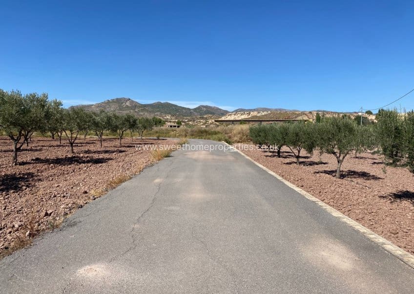 4 soveværelse Finca/Landehus til salg i Sax med swimmingpool garage - € 350.000 (Ref: 9715590)