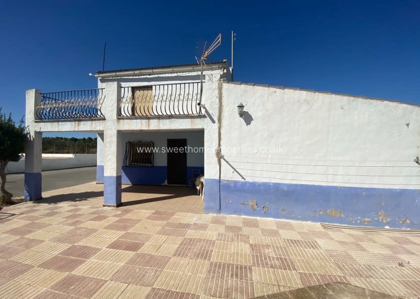 4 soveværelse Finca/Landehus til salg i Sax med swimmingpool garage - € 350.000 (Ref: 9715590)