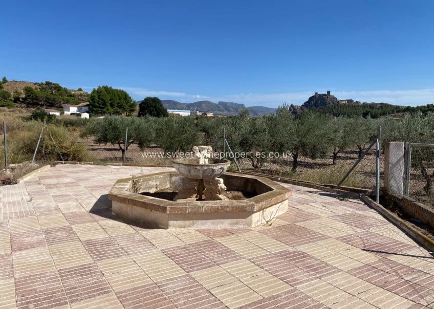 4 soveværelse Finca/Landehus til salg i Sax med swimmingpool garage - € 350.000 (Ref: 9715590)