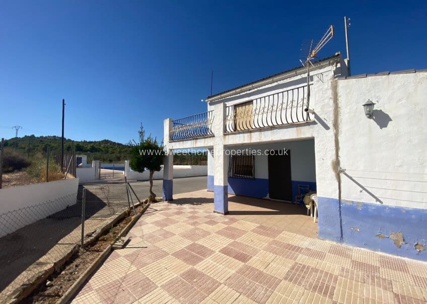 4 soveværelse Finca/Landehus til salg i Sax med swimmingpool garage - € 350.000 (Ref: 9715590)