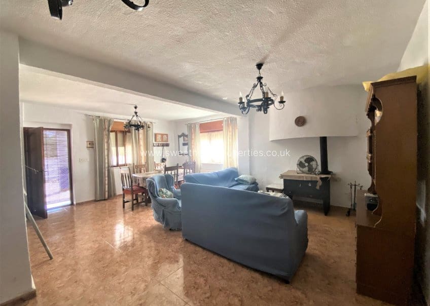 4 soveværelse Finca/Landehus til salg i Sax med swimmingpool garage - € 350.000 (Ref: 9715590)