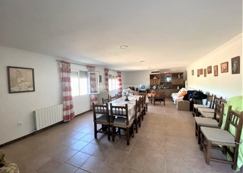 4 soveværelse Finca/Landehus til salg i Sax med swimmingpool garage - € 350.000 (Ref: 9715590)