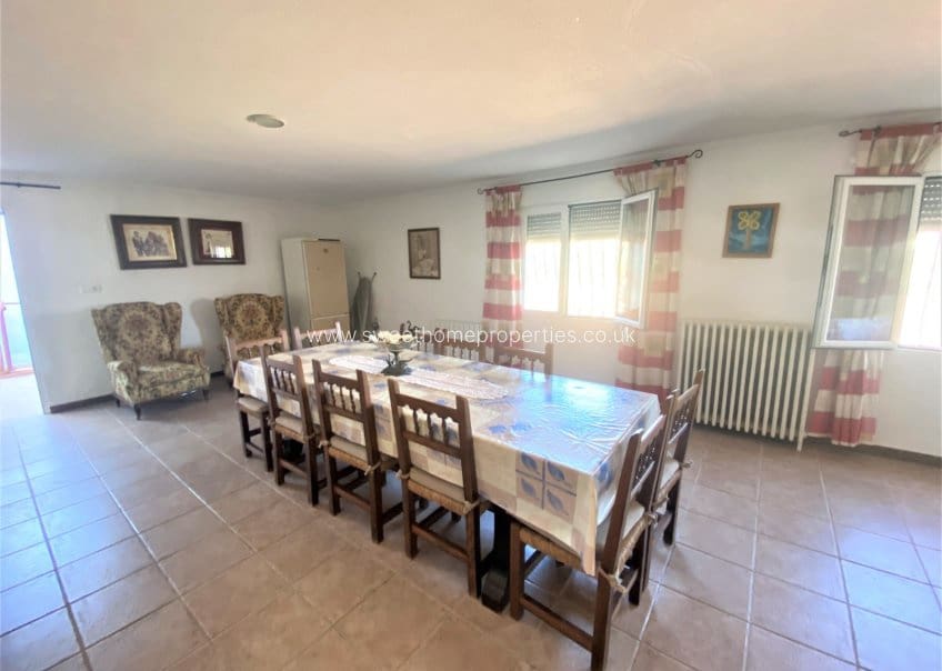 4 soveværelse Finca/Landehus til salg i Sax med swimmingpool garage - € 350.000 (Ref: 9715590)