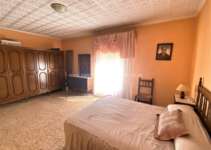 4 soveværelse Finca/Landehus til salg i Sax med swimmingpool garage - € 350.000 (Ref: 9715590)